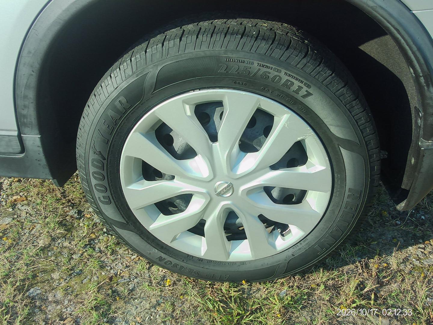 2015 Silver Nissan Rogue S AWD (KNMAT2MV7FP) with an 2.5L L4 DOHC 16V engine, CVT transmission, located at 2553 Airline Blvd, Portsmouth, VA, 23701, (757) 488-8331, 36.813889, -76.357597 - ***VEHICLE TERMS*** Down Payment: $899 Weekly Payment: $115 APR: 23.9% Repayment Terms: 42 Months *** CALL ELIZABETH SMITH - DIRECTOR OF MARKETING @ 757-488-8331 TO SCHEDULE YOUR APPOINTMENT TODAY AND GET PRE-APPROVED RIGHT OVER THE PHONE***- Photo#8