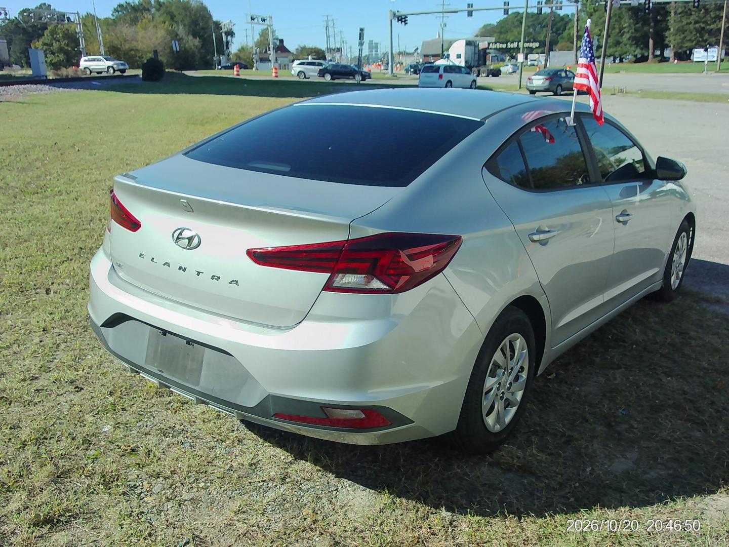 2020 Silver Hyundai Elantra SE 6M (KMHD74LF6LU) with an 2.0L L4 DOHC 16V engine, 6M transmission, located at 2553 Airline Blvd, Portsmouth, VA, 23701, (757) 488-8331, 36.813889, -76.357597 - ***VEHICLE TERMS*** Down Payment: $899 Weekly Payment: $115 APR: 23.9% Repayment Terms: 42 Months *** CALL ELIZABETH SMITH - DIRECTOR OF MARKETING @ 757-488-8331 TO SCHEDULE YOUR APPOINTMENT TODAY AND GET PRE-APPROVED RIGHT OVER THE PHONE***- Photo#5