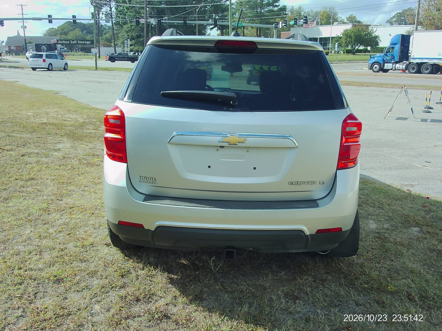 2016 Silver Chevrolet Equinox LT 2WD (2GNALCEK2G1) with an 2.4L L4 DOHC 16V FFV engine, 6A transmission, located at 2553 Airline Blvd, Portsmouth, VA, 23701, (757) 488-8331, 36.813889, -76.357597 - ***VEHICLE TERMS*** Down Payment: $899 Weekly Payment: $115 APR: 23.9% Repayment Terms: 42 Months *** CALL ELIZABETH SMITH - DIRECTOR OF MARKETING @ 757-488-8331 TO SCHEDULE YOUR APPOINTMENT TODAY AND GET PRE-APPROVED RIGHT OVER THE PHONE***- Photo#6